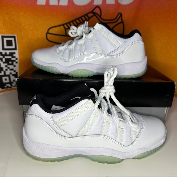 Jordan 11 Low Retro GS Legend Blue Size 7Y Pre-loved - Picture 6 of 7